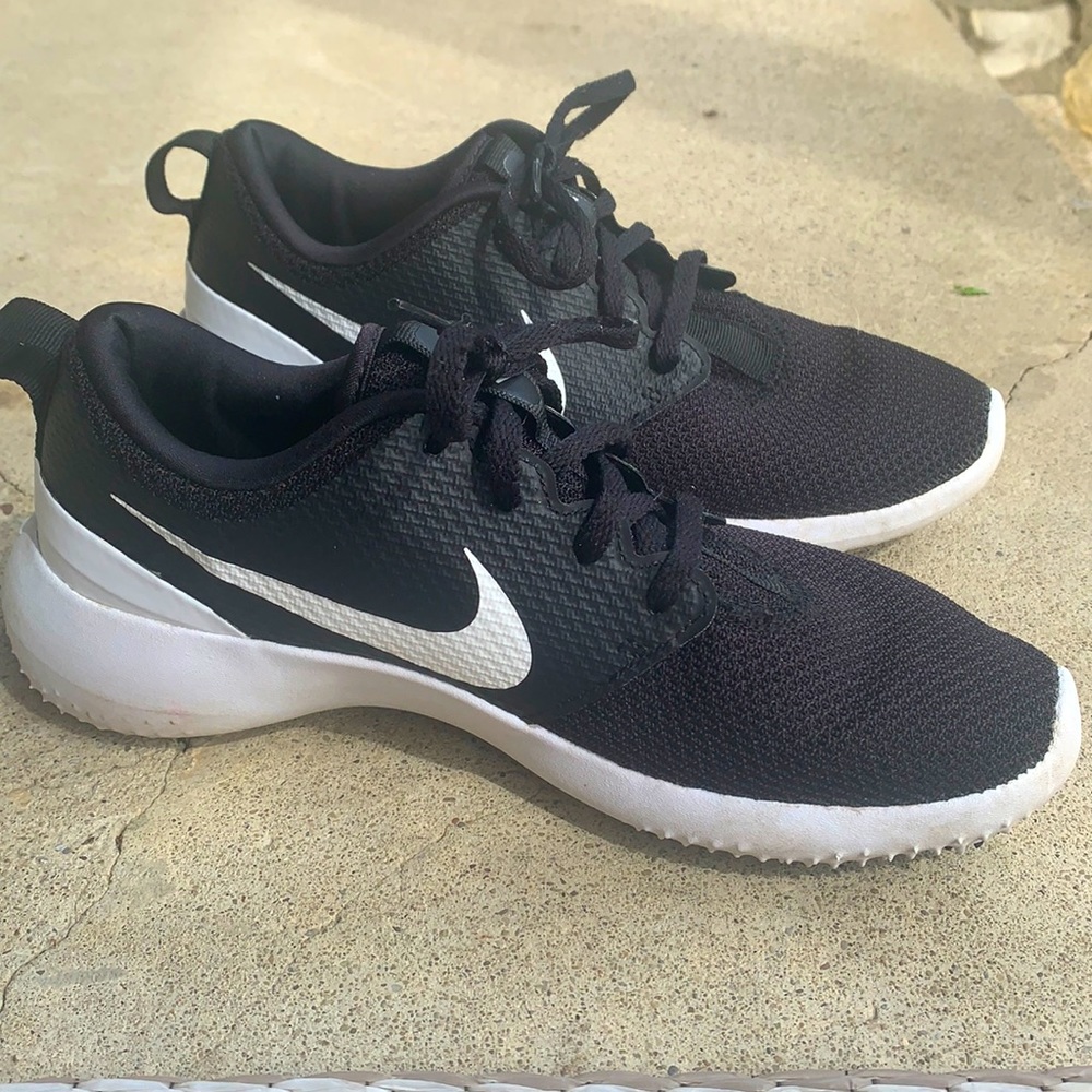 Nike women’s golf shoe